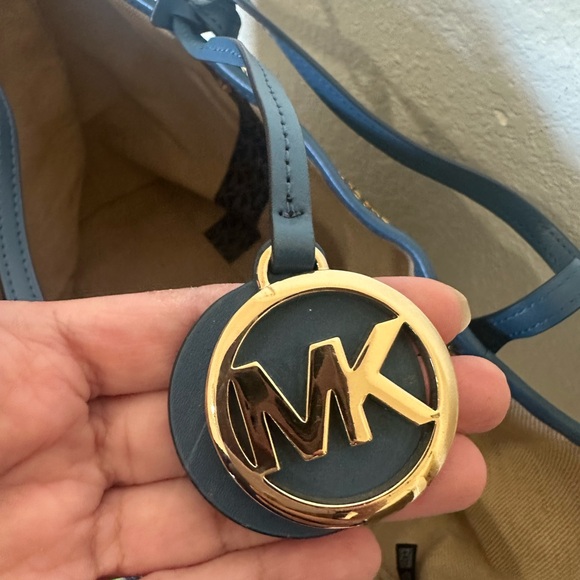 Michael Kors Large Eva Signature Tote - Picture 10 of 11